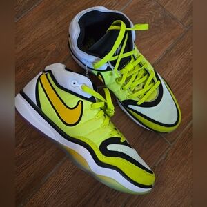 NWOT NIKE G.T  Mens Shoes - Size 10